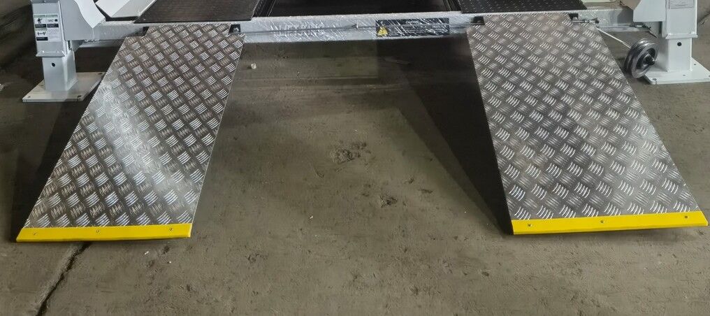 12000 Lb 4 Post Lift 2300mm Lift Height With 90mm Cylinders