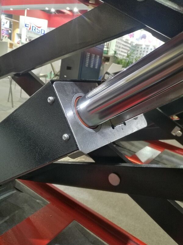 72 Inches High Rise Scissor Vehicle Lift Scissor Hoist 670mm Width Table